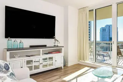 Image de Condo à aire ouverte entièrement équipé avec balcon privé! 🌴