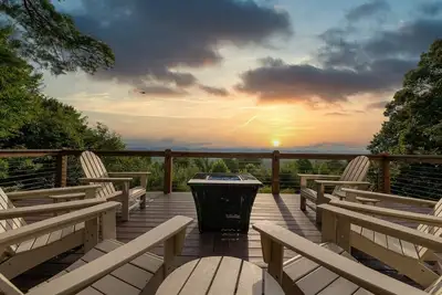 Image de Sunset Peaks - Vue sur les montagnes exquises d'un emplacement ultra-pratique South Asheville!