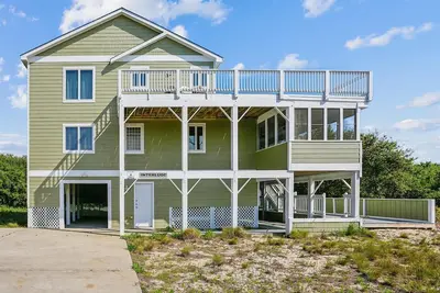 Image de Oceanside. Seulement 500 pieds de l'accès à la plage! Belle maison charmante! Sam. -Sam.