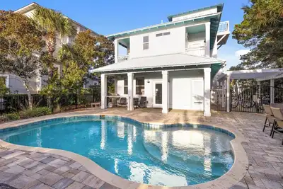 Image de Seacrest Beach maison avec piscine privée et 4 vélos.