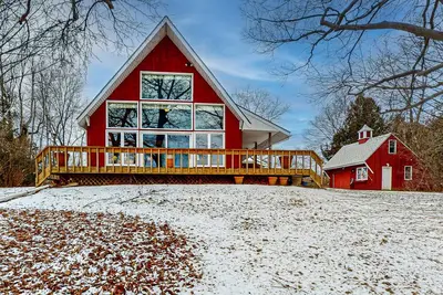 Image de Escapade spacieuse et classique au bord du lac avec vue sur le lac, amarrage de bateau!