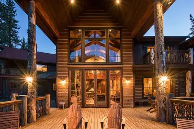 Image de Bullshead 5 Br Estate sur Truckee River avec bain à remous