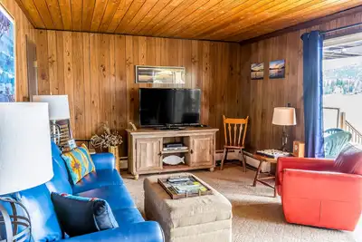 Image de Condo au bord du lac près de la station de ski w / piscine partagée / bain à remous et à proximité de la plage! Chiens Ok!