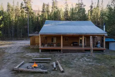 Image de Kabino: Près de Yellowstone! Accès facile et isolé! Pour 20 personnes. . . 5 étoiles!