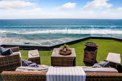 Image de Beachhouse privée rénovée avec spa!
