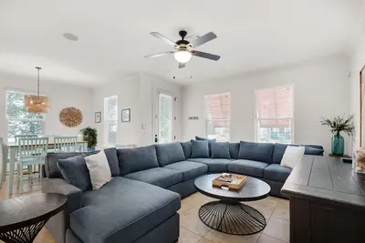 Image de ☀Tequila Sunrise-4br-Crystal Beach☀ du 7 au 9 mai 876 $! Margarita Machine- Pool!