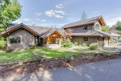 Image de Magnifique lodge au bord du lac avec vue, accès à la plage privée et grande terrasse!