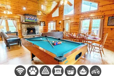 Image de Little Sugar Camp} Animaux acceptés \\ Table de billard \\ Jacuzzi \\ Jacuzzi \\ WiFi