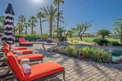 Image de 4ème nuit gratuite! Incroyable Lux Villa-Firepit-Misters-Outdoor Tv-Ping Pong!