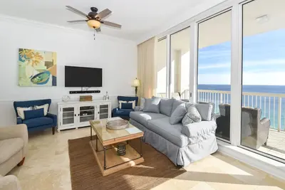 Image de Escapade en bord de mer aux couleurs vives avec balcon privé! 🏖️