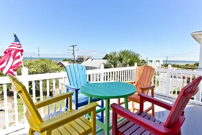 Image de Superbes vues sur l'eau et le phare, beaucoup d'espace entre le pont et la véranda, animaux acceptés avec cour clôturée