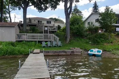 Image de Plaisir au soleil - Promenade en ville sur le côté est de Keuka