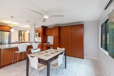 Image de Grand Rez-De-CHAUSSÉ Lanai-1. 5 Br / 2 Ba-Comfortably Sleeps 5