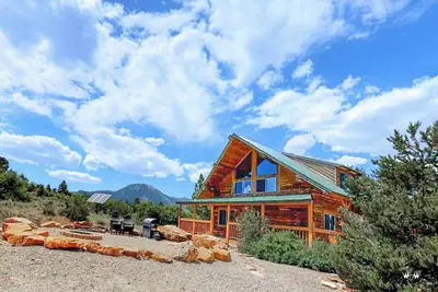 Image de Magnifique pavillon romantique avec barbecue, feu de camp et cuisine