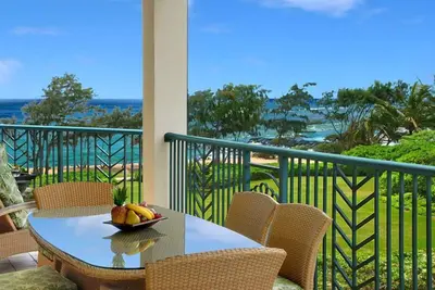 Image de G301 - Suite Executive Ocean View / ** Piscine et restaurant du complexe hôtelier **