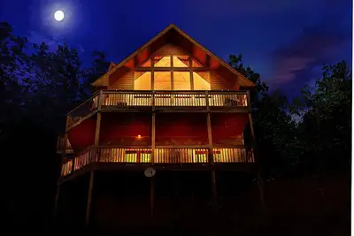 Image de Vues à couper le souffle du haut de Pinnacle Vista dans cette 3 Br Cabin w / salle de cinéma