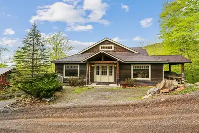 Image de Incroyablement incroyable maison de montagne. Vous devez voir celui-ci pour le croire!