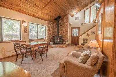 Image de Spencer Cabin - conviendra à toute l'équipe de ski!