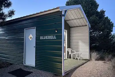 Image de Glamour Camping Cabin, Tous les draps, Douches chaudes et une vue imprenable