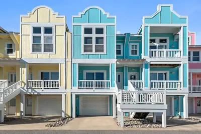 Image de Bermuda Bay 109: 3 histoires dans le quartier coloré de Townhome et accès au parc aquatique communautaire