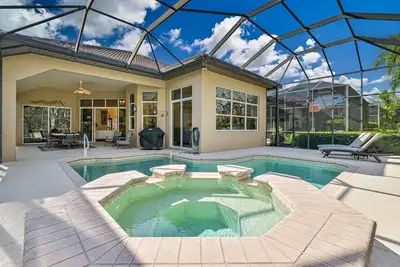Image de Maison luxueuse de style méditerranéen! Les meilleures finitions - Piscine chauffée privée