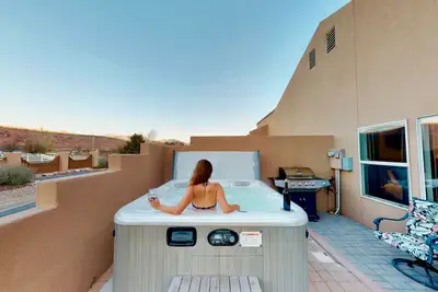 Image de Arches Abode ~ Condo de 3 chambres à Moab avec bain à remous privé et vue magnifique