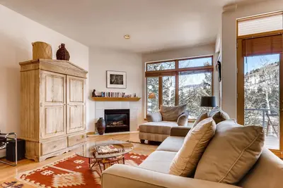 Image de Villa lumineuse et spacieuse avec vue sur la montagne et garage privé. Près de la navette gratuite Vail | Savoie