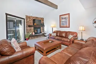 Image de Condo de ski au dernier étage dans le village de Lionshead, à pied de la télécabine de Vail | Westwind 407