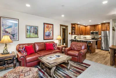 Image de Location de vacances de luxe à côté des magasins et des restaurants à Vail | Westwind 108