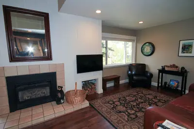 Image de Mammoth Ski et Racquet Club # 38, Animaux acceptés. Beaucoup de soleil et des vues