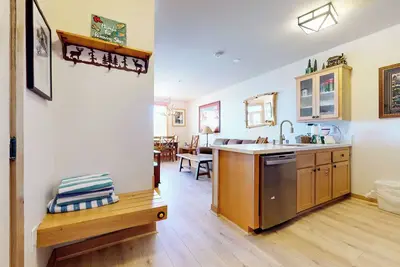 Image de Condo mis à jour au Sunstone Lodge! Grands équipements complexes!