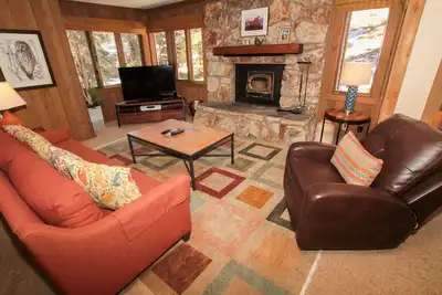 Image de Mountainback # 73, Den: 2 Br / 2 Ba n / a à Mammoth Lakes, pour 6 personnes