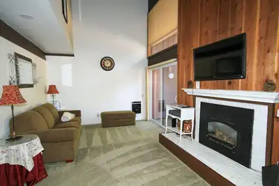 Image de Mammoth Ski and Racquet Club # 120, Studio-Loft, Rénové Pet Friendly Condo!