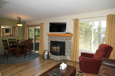 Image de Discovery 4 Unit # 117: 1 chambre 1 salle de bain copropriété. Votre maison loin de la maison!