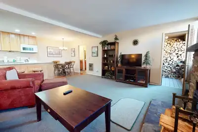 Image de Condo rénové, à quelques pas du village!