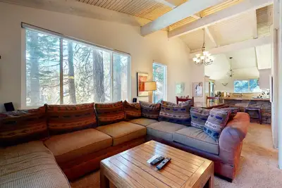 Image de Condo de luxe et mis à jour, près de Vtt, près du village