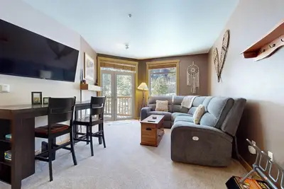 Image de Condo moderne au Sunstone Lodge! Grands équipements complexes!