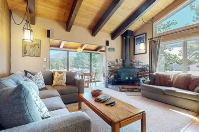 Image de Condo confortable avec une vue magnifique sur la montagne! Conviviale et familiale.