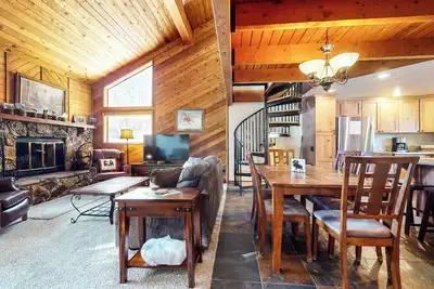 Image de Condo rénové et spacieux avec de superbes équipements complexes!