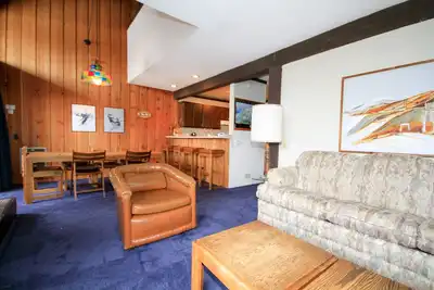 Image de Mammoth Ski and Racquet Club # 129, 1 chambre + mezzanine, 2 salles de bain complètes Entièrement meublé Condo!