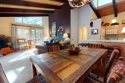 Image de Spacieux condo familial avec de superbes aménagements complexes!