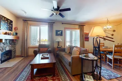 Image de Deluxe, Unité de coin, Grand complexe avec piscine