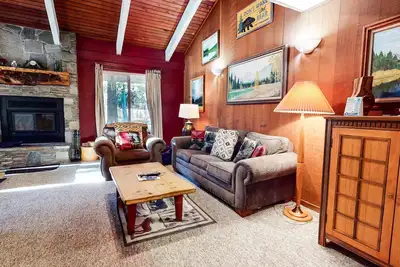 Image de Condo confortable, situé au centre, juste sur la route de la navette!