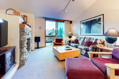 Image de Condo léger et lumineux avec garage privé et laveuse / sécheuse!