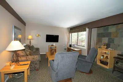 Image de Mammoth Ski and Racquet Club # 94, Mise à jour 2 chambres à coucher avec 2 salles de bain complètes, Condo entièrement meublé