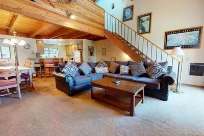 Image de Condo spacieux, superbes équipements complexes et sur la route de la navette!