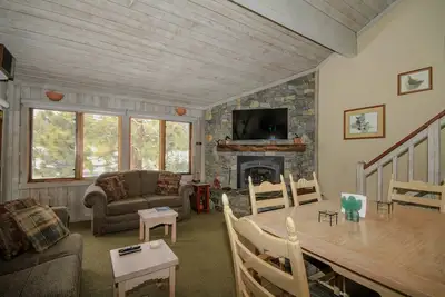 Image de Mountainback Condo # 12. A 2 chambre calme avec unité loft! Wifi