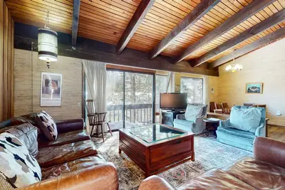 Image de Condo spacieux, près de Vtt, près du village