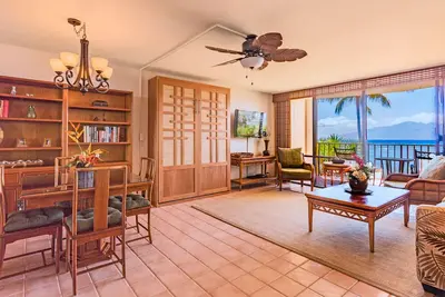 Image de Ocean Front et récemment rénové ~ 1 chambre à Kahana w / cuisine complète - Parking gratuit