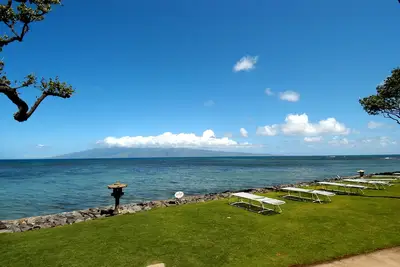 Image de Rez de chaussée Ocean Front Condo d'une chambre pour 4 personnes à Kahana Reef # 102